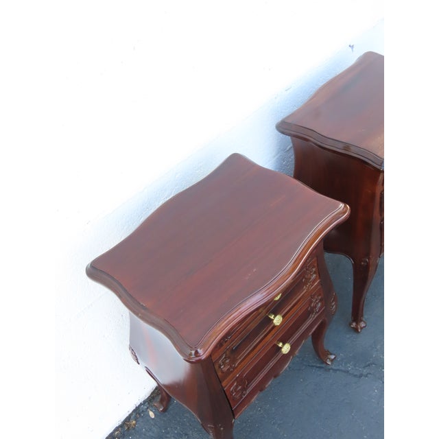 French Bombay Serpentine Nightstands Bedside Tables a Pair 6653 For Sale - Image 10 of 18