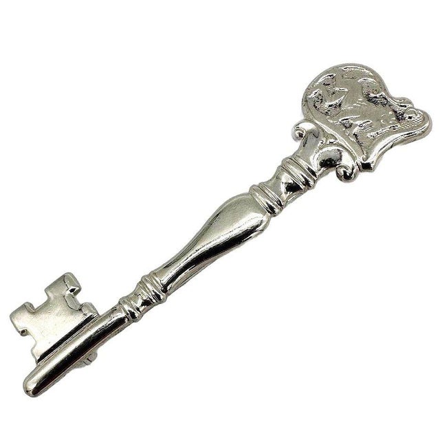 Neoclassical 1970s Sterling Silver Rampant Lion Skelton Key Brooch Pin by Towle For Sale - Image 3 of 6