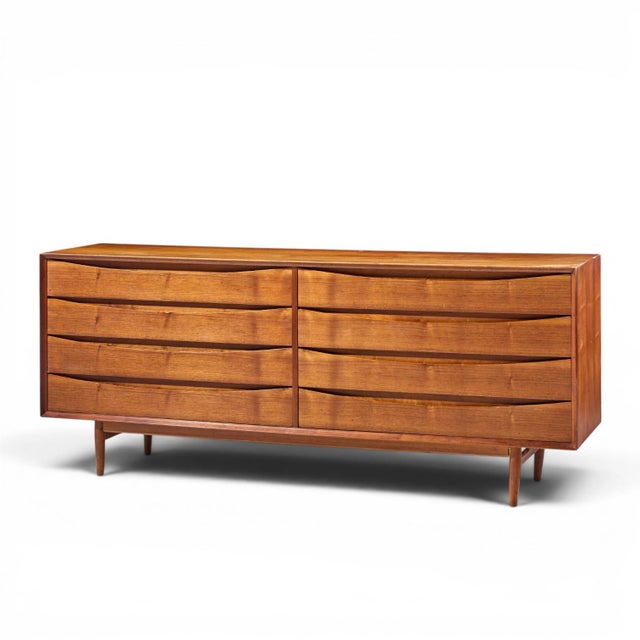 Mid-Century Modern Arne Vodder for Sibast Triennale Mid Century Danish Teak 8 Drawer Dresser For Sale - Image 3 of 9