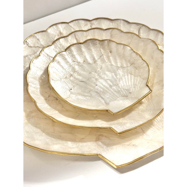 Hollywood Regency Vintage Capiz Shell Nesting Trays – Brass Trim Coastal Hollywood Regency Set of 3 For Sale - Image 3 of 11