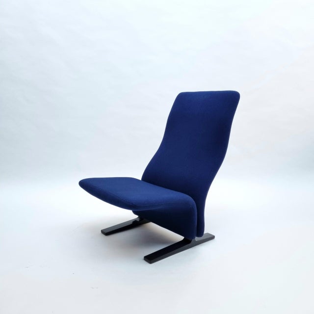 The Concorde F784 Easy Chair, designed by Pierre Paulin for the Dutch brand Artifort, is an iconic piece of furniture from...