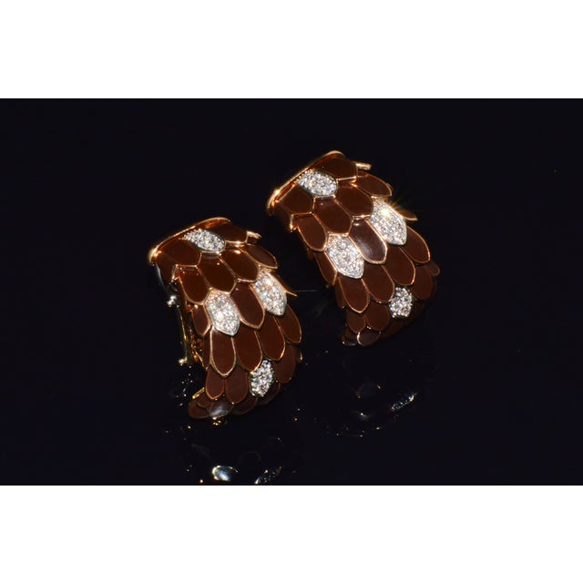 Hollywood Regency Pair of Vintage Roberto Coin Animalier 0.32ct Natural Diamond Feather Earrings in Solid 18k Rose & White Gold For Sale - Image 3 of 15