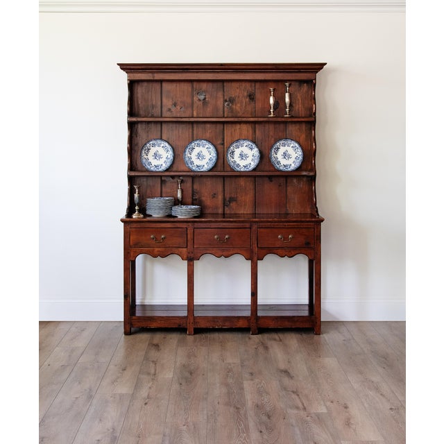A beautifully proportioned antique Welsh open dresser crafted in richly patinated pine, showcasing the timeless simplicity...