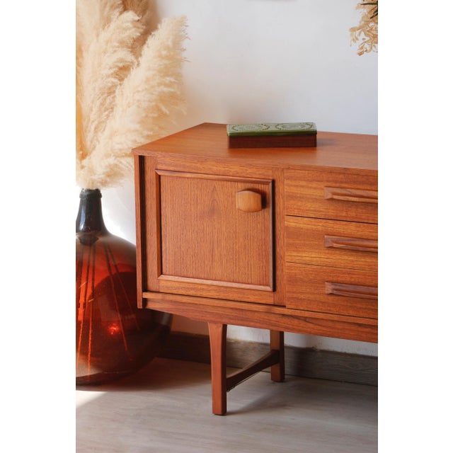 Scandinavian Style Teak Stonehill Sideboard from Austinsuite, 1960s For Sale - Image 15 of 18