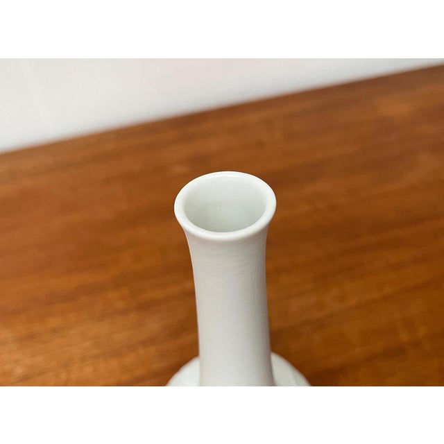 Mid-Century German White Porcelain Vase with Bird Design from Kaiser, 1960s For Sale - Image 15 of 17