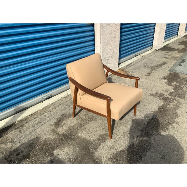 Mid-Century Modern 1960s Mid-Century Leather Lounge Chair For Sale - Image 3 of 6