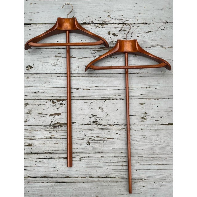 Pair of Mid 20th Century Mod Fratelli Reguitti Italian Dovetail Wooden Hanger W Pole For Sale - Image 10 of 12