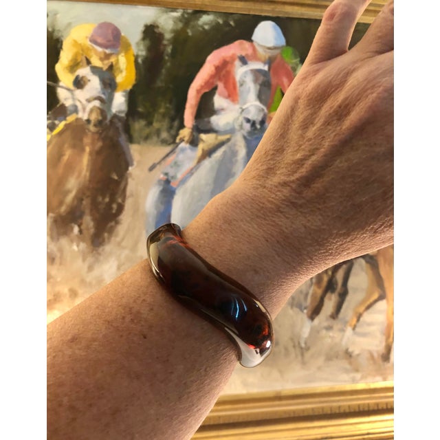 1970s Italian Lucite Tortoise Shell Abstract Bangle For Sale - Image 9 of 10