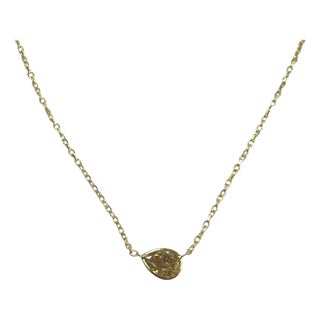 Luxe 14k Yellow Gold 0.76ct Pear Natural Diamond Bezeled Necklace For Sale
