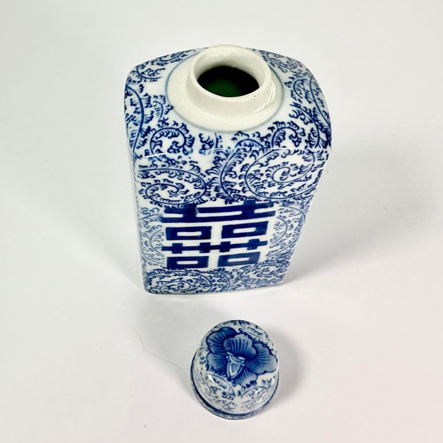 Mid 20th Century Mid-Century Boho Chic Hollywood Regency Chinoiserie Blue & White Square Happiness Ginger Jars For Sale - Image 5 of 9