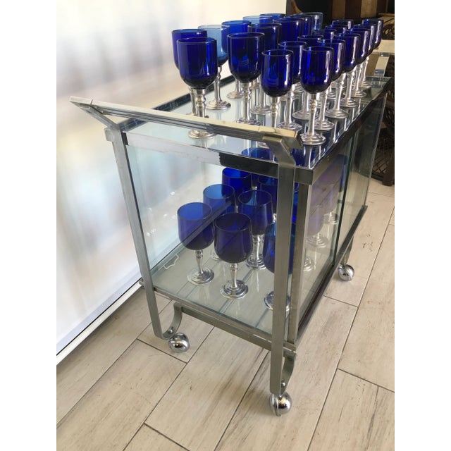 1940s Art Deco Treitel Gratz Chrome and Glass Bar Cart For Sale In Miami - Image 6 of 10
