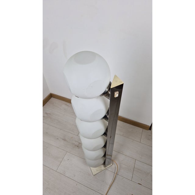 Mid-Century Modern P440 Floor Lamp in Opaline Glass and Metal from Lumi, 1970s For Sale - Image 3 of 16