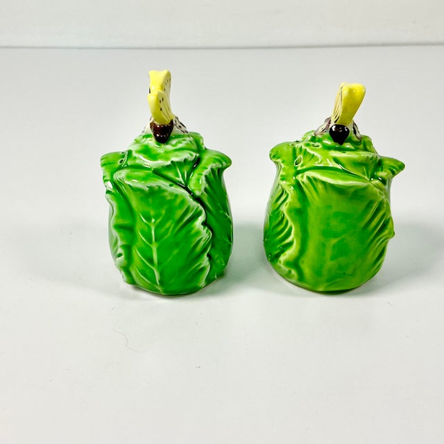 Enesco, Apparence 1970s Vintage Boho Chic Hollywood Regency Lettuce Leaf Salt & Pepper Shakers - A Pair. For Sale - Image 4 of 11