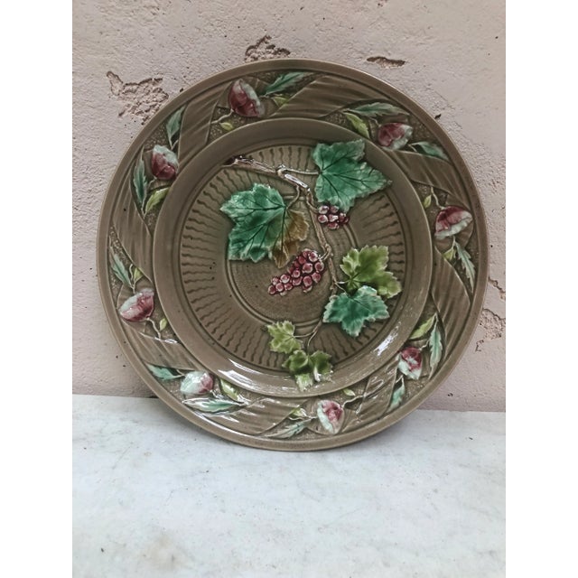 Luneville C.1880 French Majolica Grape & Flowers Plate Luneville For Sale - Image 4 of 6