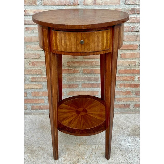 French Round Side Table in Walnut and Marquetry, 1940s For Sale - Image 10 of 10