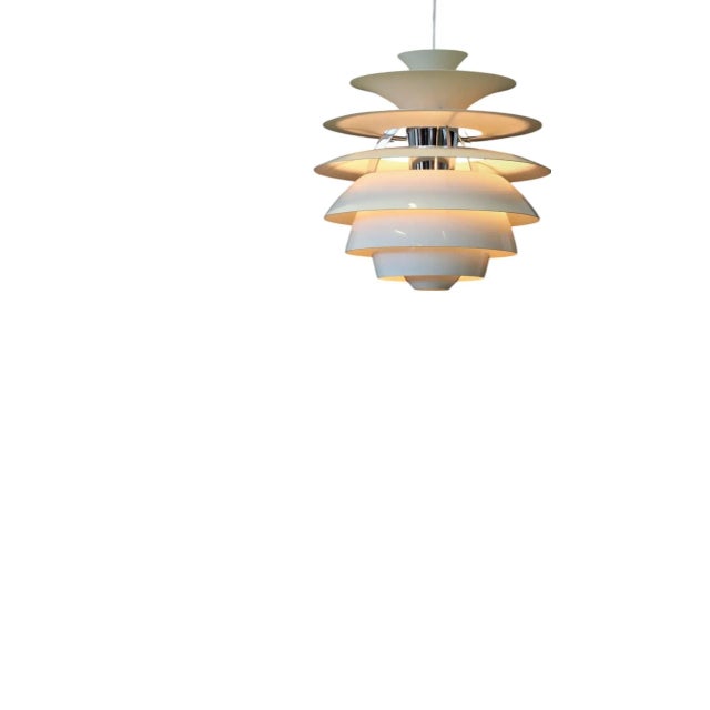 The ph snöboll ceiling lamp, more often called snowball, is a modern and at the same time timeless ceiling lamp from louis...