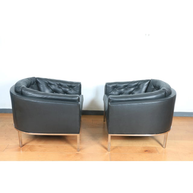 Metal Mid Century Pair of Leather and Steel Lounge Chairs For Sale - Image 7 of 10
