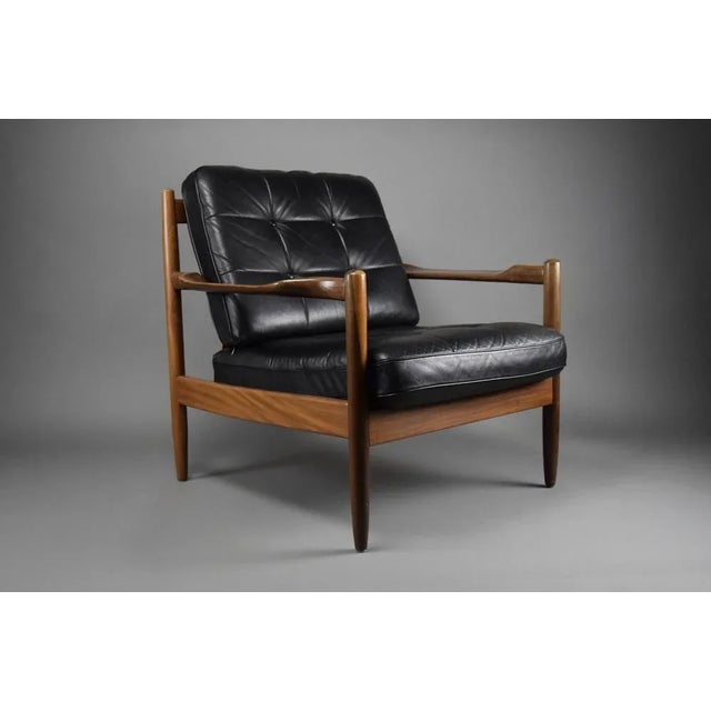 Grete Jalk Mid-Century Danish Black Leather and Wood Lounge Chair by Grete Jalk, 1955 For Sale - Image 4 of 13