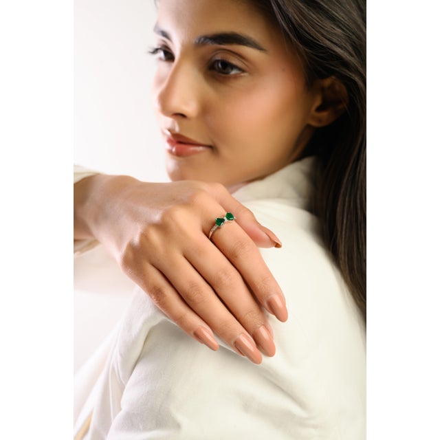 Metal Natural Trillion Cut Emerald Diamond Bow Ring Size 6.5 in 14k White Gold For Sale - Image 7 of 14