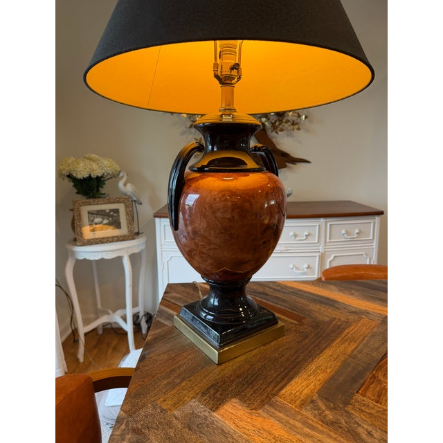 Hollywood Regency Vintage Frederick Cooper Chicago Faux Burl Urn Table Lamp – Black & Brass For Sale - Image 3 of 12