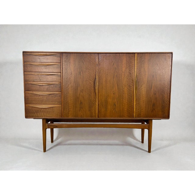Mid-Century Modern Danish Sideboard in Walnut by Henry Rosengren Hansen, 1960s For Sale - Image 9 of 9