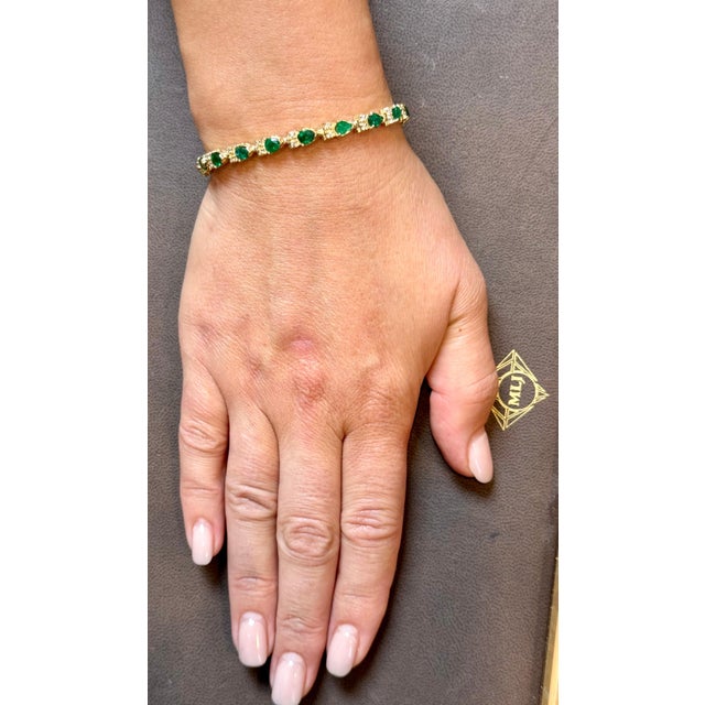 9 Ct Natural Brazil Emerald & Diamond Tennis Bracelet 14 Karat Yellow Gold 7 " For Sale - Image 12 of 18