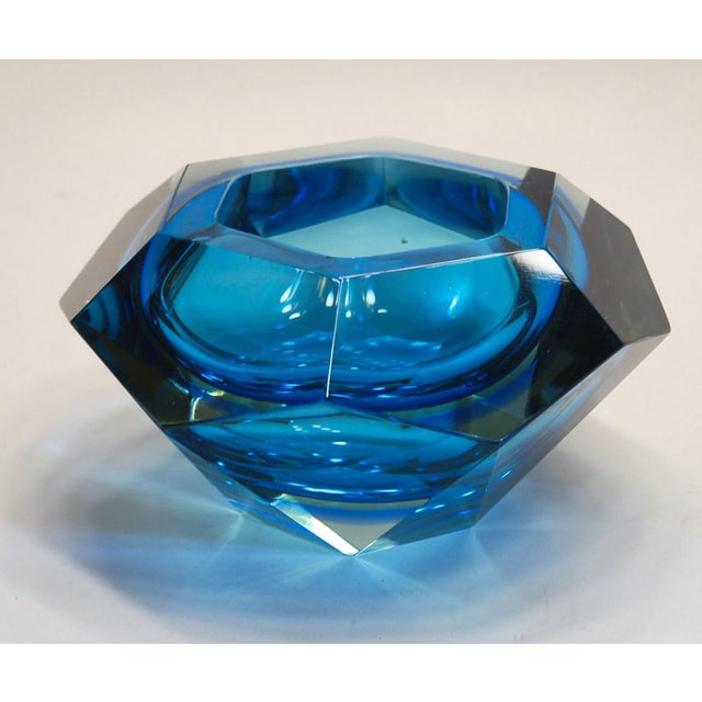 Mid-Century Modern Faceted Bowl in Light Uranium Cobalt Yellow by Flavio Poli & Seguso Vetri d'Arte, 1960s For Sale - Image 3 of 18