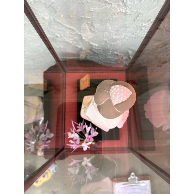 Wood Mid-Century Japanese Geisha Figurine in Glass Display Case With Gilt Kimono Details For Sale - Image 7 of 9