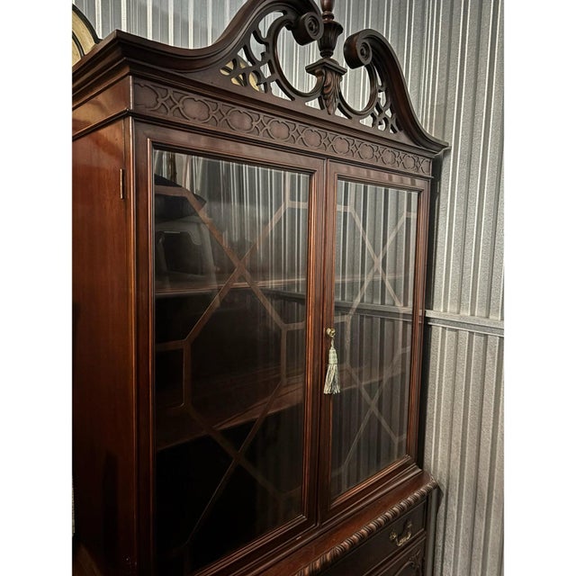 Traditional China Display Cabinet by Bernhardt For Sale - Image 10 of 12