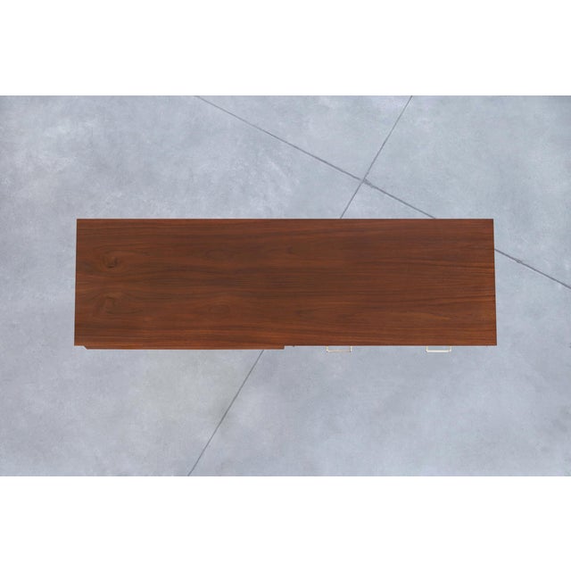 Mid-Century Modern Walnut and Lacquer Credenza by American of Martinsville For Sale - Image 13 of 15
