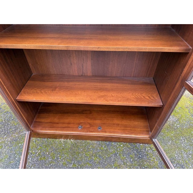 Late 20th Century Traditional-Style Walnut Wood 2 Glass Door Bookcase or Display Cabinet For Sale - Image 9 of 14