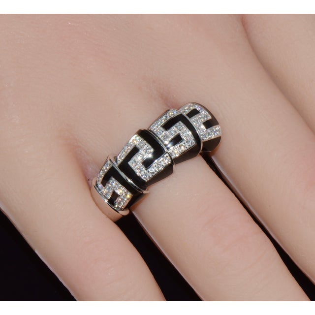 Authentic Roberto Coin Cobra / Animalier natural diamond 18K solid white gold articulating ring. This exceptional vintage...