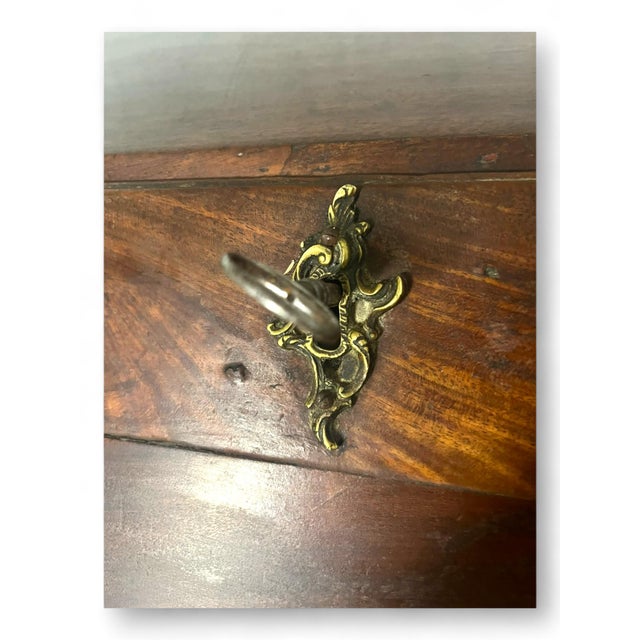 English Chest of Drawers in Mahogany For Sale - Image 4 of 18