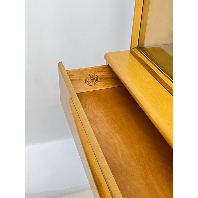 Mid-Century Modern Heywood-Wakefield Wheat "Encore" Solid Birch China Cabinet & Hutch – Model M593 (1952) For Sale - Image 13 of 18