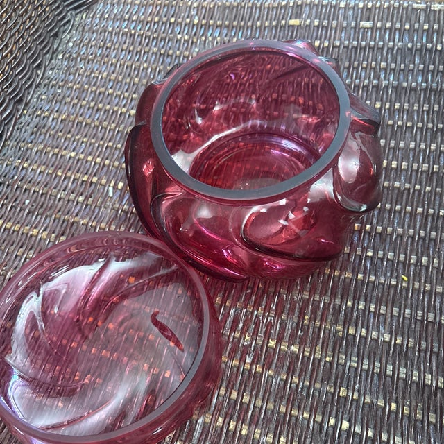 Art Nouveau 1940s Fenton Wave Crest Cranberry Glass Dresser Box For Sale - Image 3 of 4