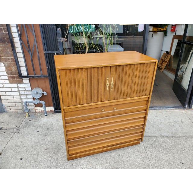 1950s American of Martinsville Dresser For Sale - Image 9 of 12