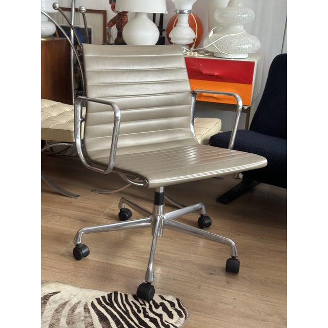 Aluminum Armchair by Charles and Ray Eames for Vitra, 2000s For Sale - Image 14 of 14