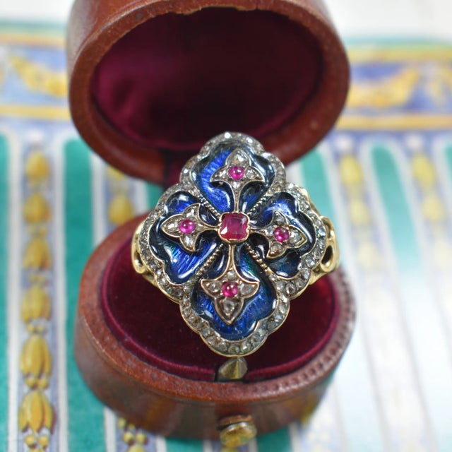 19th century coat of arms ring in gold, enamel, diamonds and rubies, Size 7 For Sale - Image 6 of 7