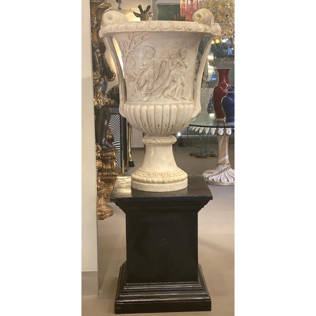 1960s Grand Tour Carrara White Marble Vase, 1960s For Sale - Image 5 of 14