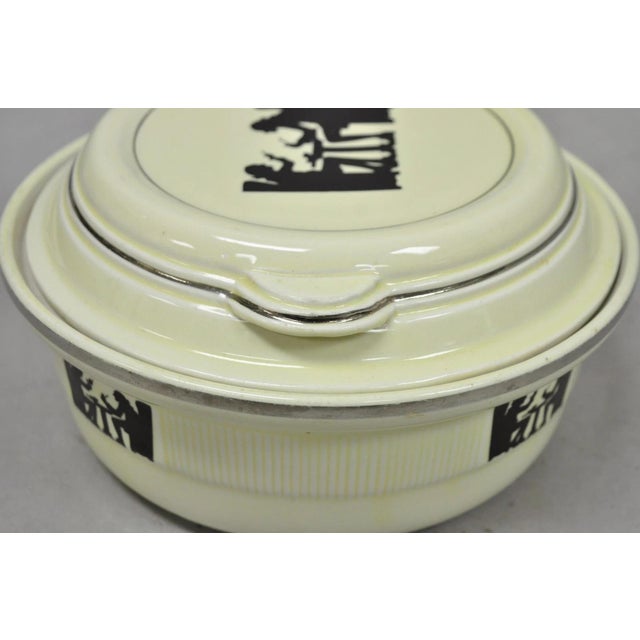 Vintage Hall's China Tavern Silhouette Medallion Traditional Casserole Dish Bowl For Sale In Philadelphia - Image 6 of 13