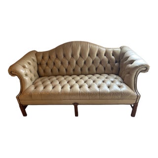 Early 18th Century Cream Queen Anne Pin Cushion Couch For Sale