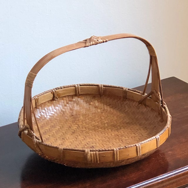 Tan Mid-20th Century Chinese Handled Basket For Sale - Image 8 of 11