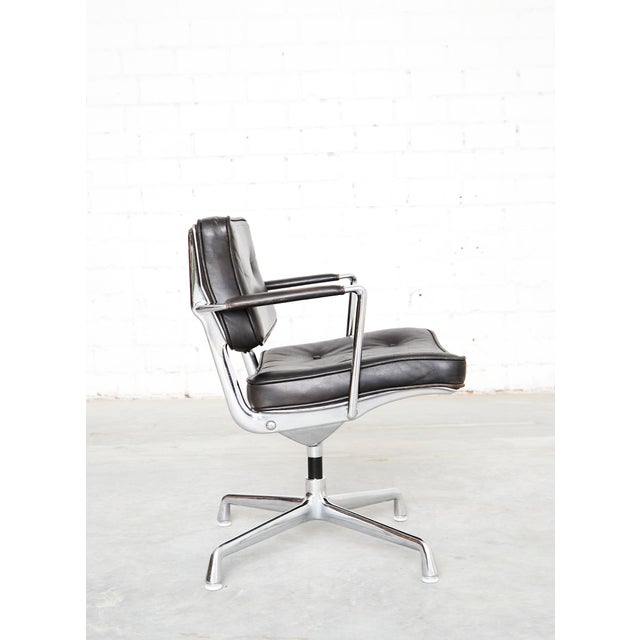 Mid-Century Modern ES102 Intermediate Desk Chair by Ray & Charles Eames for Herman Miller, 1970s For Sale - Image 3 of 15