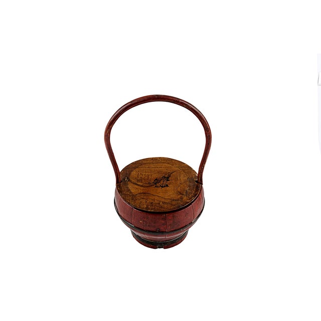 Early 20th Century Antique Dark Wooden Chinese Wedding Basket in Red Lacquer With Floral Painted Lid For Sale - Image 5 of 10