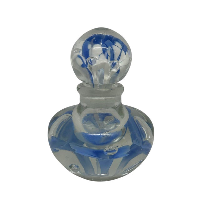 Mid-Century Modern Vintage Joe St. Clair Controlled Bubble Ice Blue Trumpet Flowers 4 1/4” Perfume Paperweight Bottle For Sale - Image 3 of 12