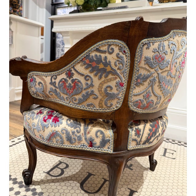 Early 20th Century Petite Needlepoint Bergère Chair With Intricately Carved Walnut Frame For Sale In Savannah - Image 6 of 12