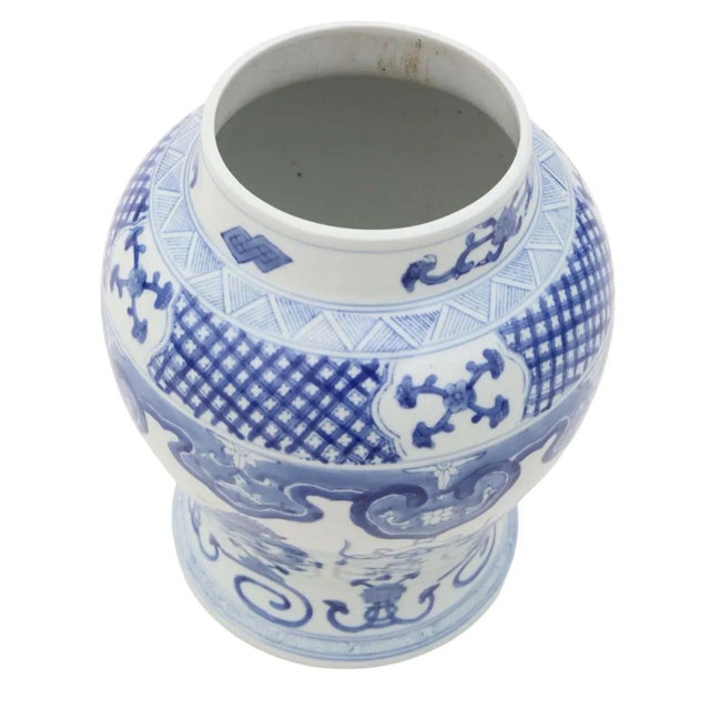 Antique Chinese Oriental Blue and White Ceramic Ginger Jar with Lid, 1920s For Sale - Image 4 of 9