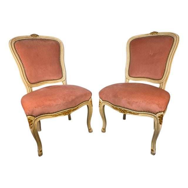 Vintage Pair of French Provincial Louis XV Style Blush Pink Velvet Accent Chairs For Sale