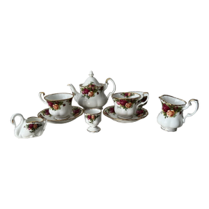 Vintage Old Country Roses Royal Albert Bone China Tea/ Coffee Pot and Set- 7 Pieces