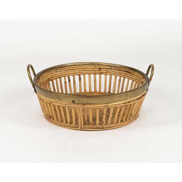 Mid-Century Round Bowl or Centerpiece in Rattan and Brass, Italy, 1970s For Sale - Image 9 of 12